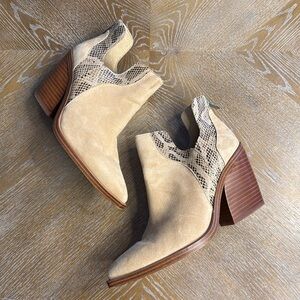 VINCE CAMUTO Tan and Cream Ankle Boots with Western Influence 7